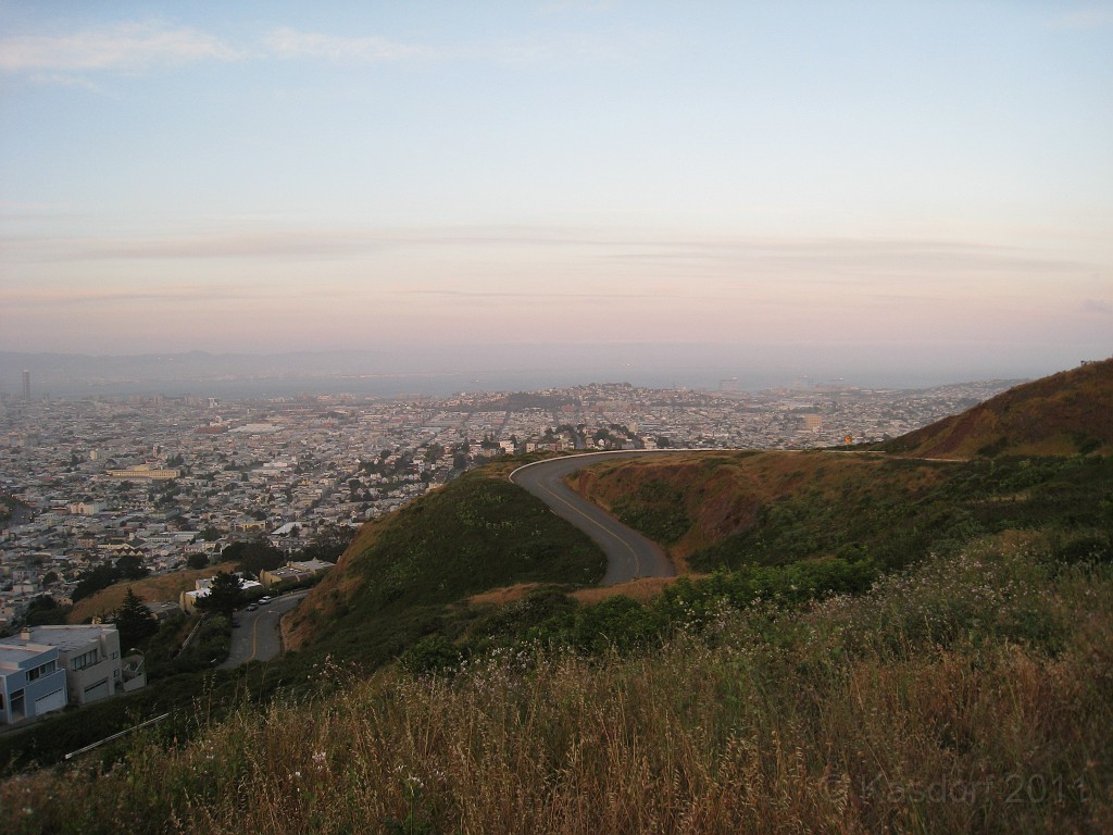 2011 Bay 2 Breakers Friday 1215.JPG - I was able to participate in the 100th annual running of the Bay to Breakers 12K race in San Francisco California. A weekend for sightseeing and racing.